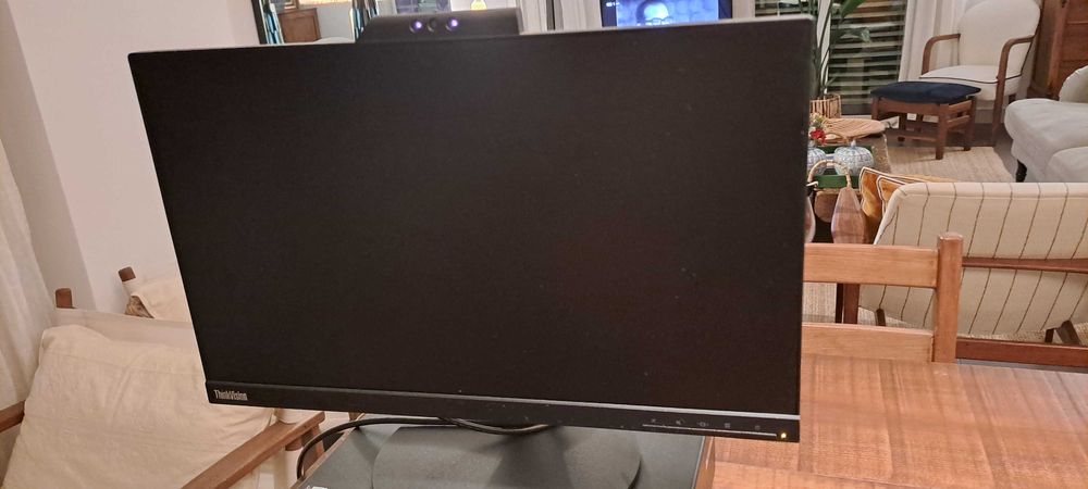 Desktop Lenovo com monitor