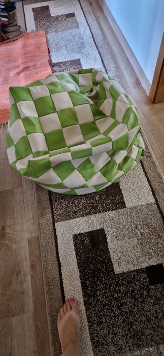 Puf em forma de dado col esferovite no interior