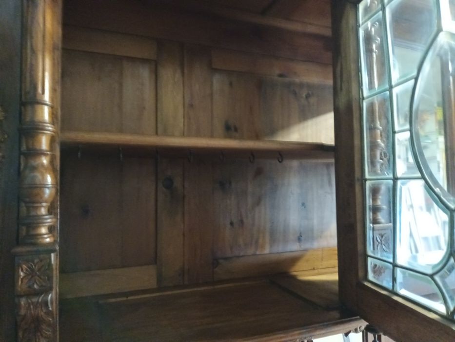 Fabuloso louceiro em madeira de excelente qualidade com tampo em mármo