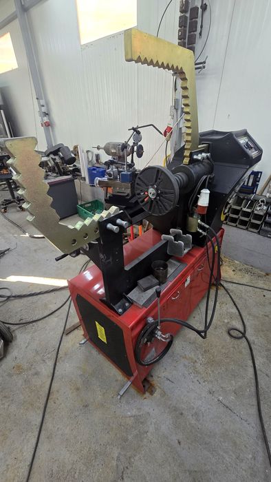 Maquina de desempenar jantes e rectificar discos de travões ATEK KONIG 24" (Nova)