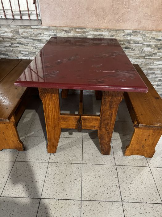 Стіл з лавками для кафе