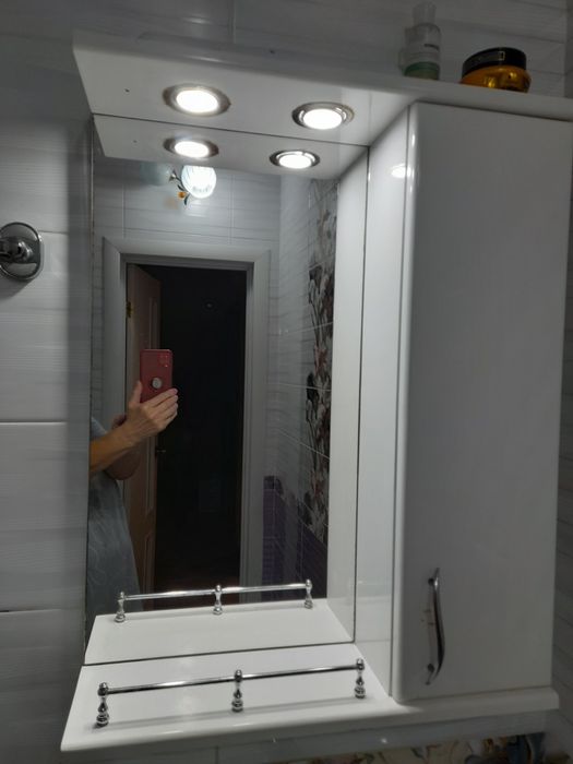 полка с зеркплом  55  на  70см  в ванну