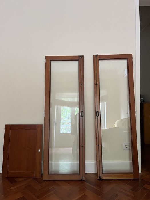 3 portas em madeira de cerejeira – 2 com vidro, 1 cega  madeira nobre