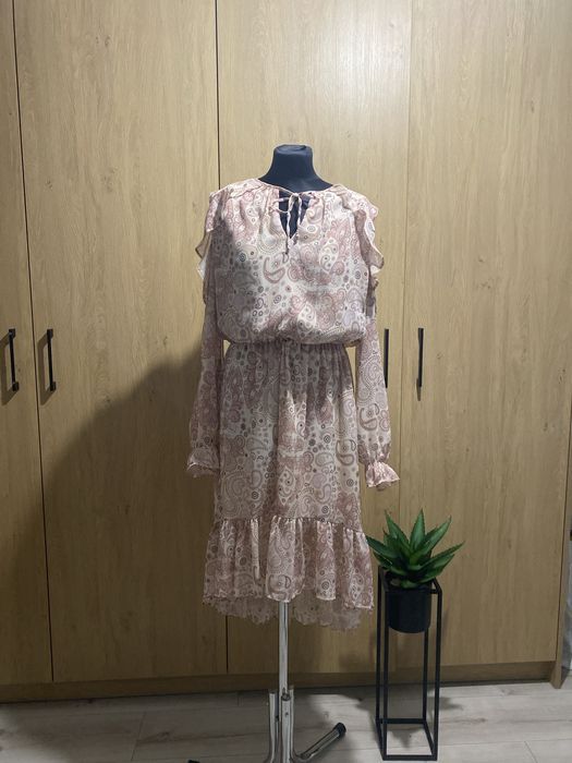 Sukienka mohito asymetryczna dłuższy tył m we wzorki dlugi rękaw mega