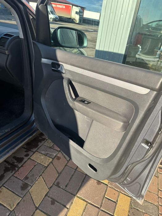 Автомобіль volkswagen touran