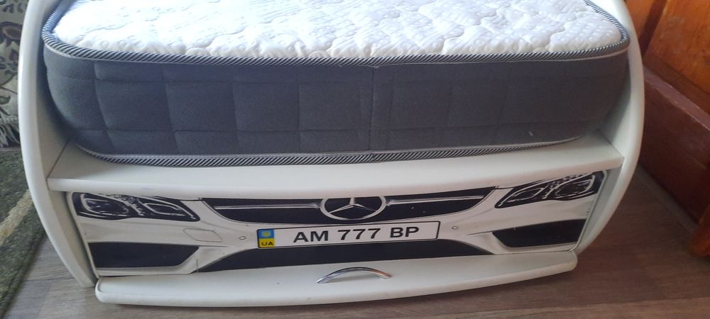 Кровать машина дитяча