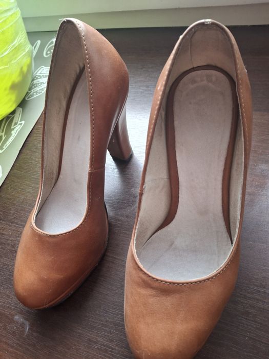 Damskie buty na obcasie , skórzane. 37