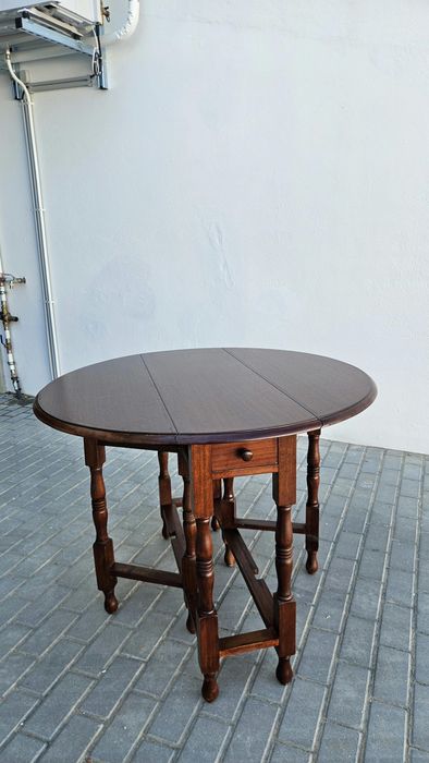 Mesa em Madeira com Abas Rebatíveis e 2 Gavetas