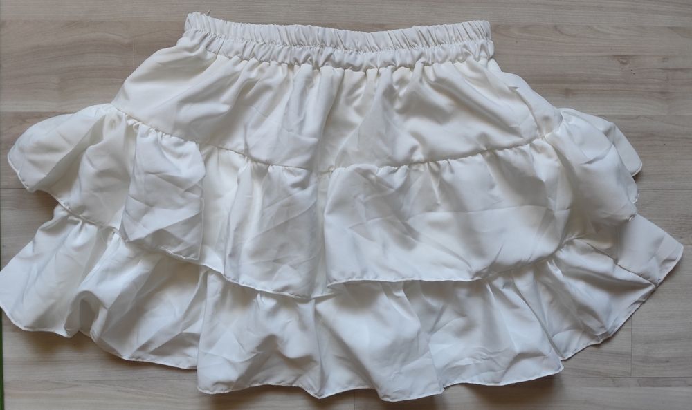 Біла спідниця шорти