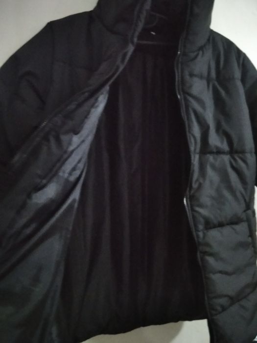 чорна курточка на зиму.