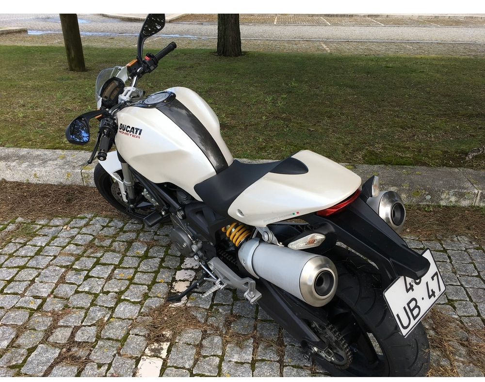 Ducati Monster  Mais