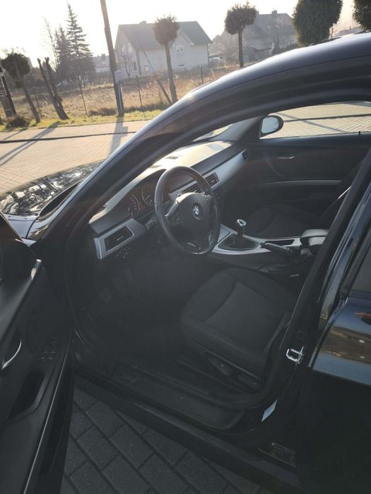 BMW E90 318i 129 KM 2007 rok sedan