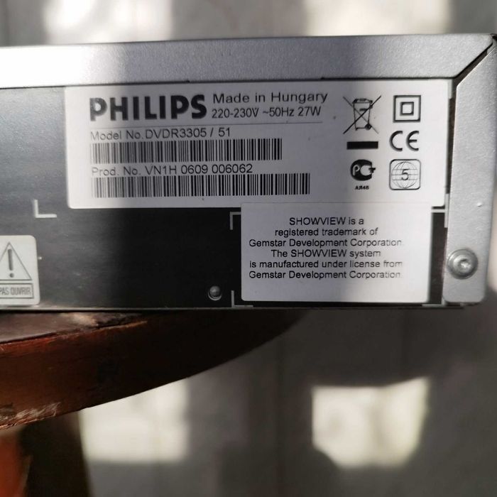 DVD рекордер Pfilips DVDR3305.
