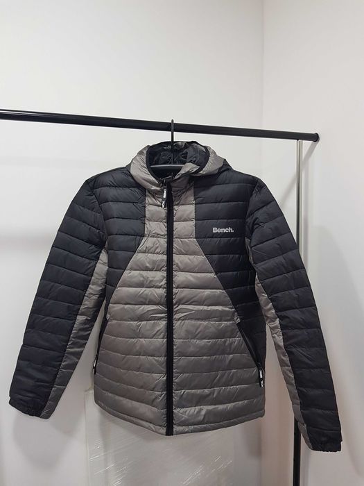 Куртка від бренду Bench