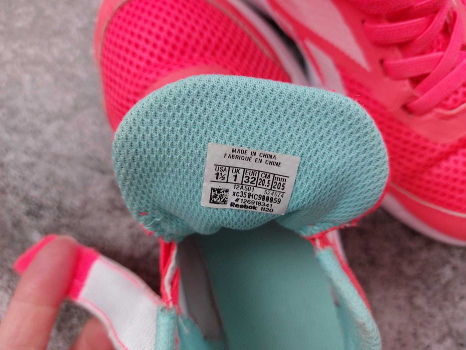 Легкі яскраві кросівки  Кроссовки беговые Reebok Ztaur Run р. 32