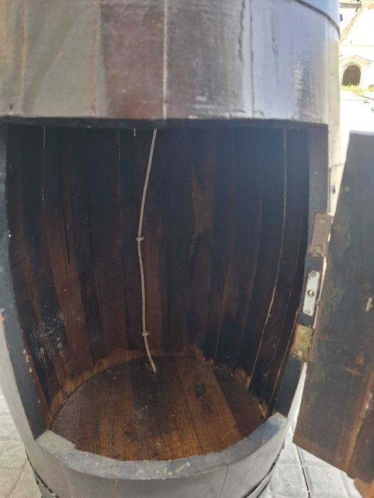 Bar em forma de barril