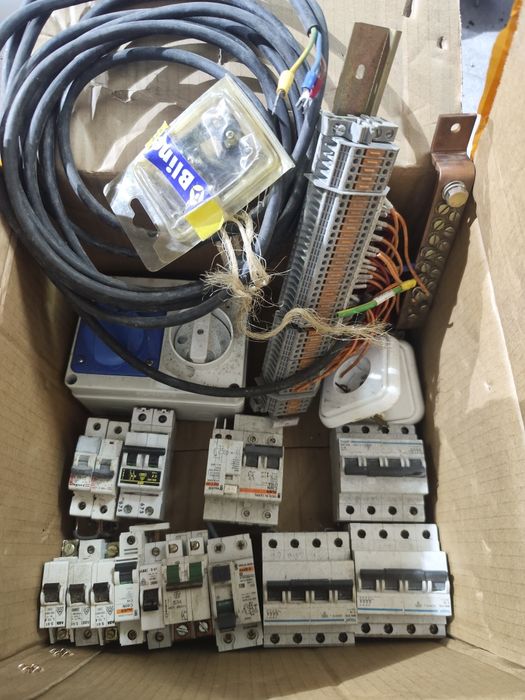 Material electrico disjuntores diferenciais desocupar