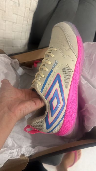 Sapatilha de futsal Umbro pro 5 bump of white