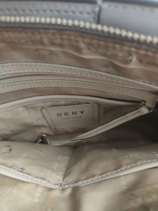 Mala DKNY tamanho pequeno