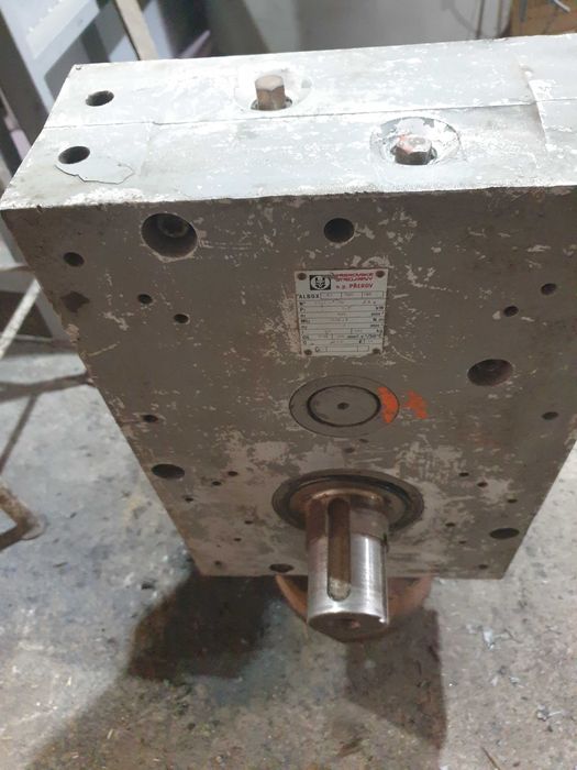 Редуктор. 3-х ступенчатый цилиндрический с передаточным 1 к 100