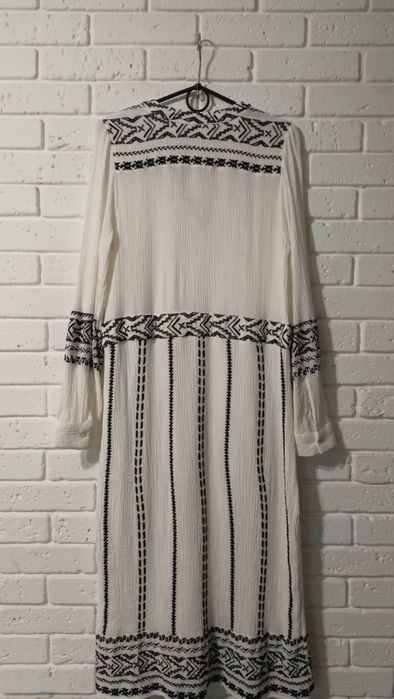 Сукня -вишиванка, вишита сукня міді від H&M