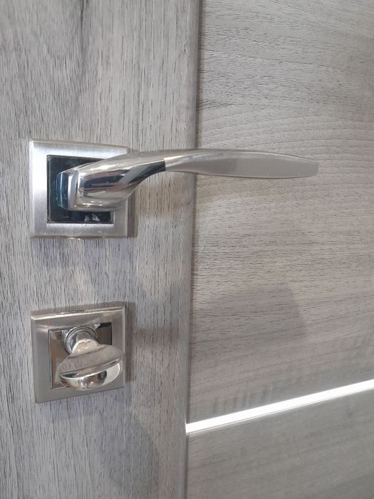 Міжкімнатні двері. 5000 грн.