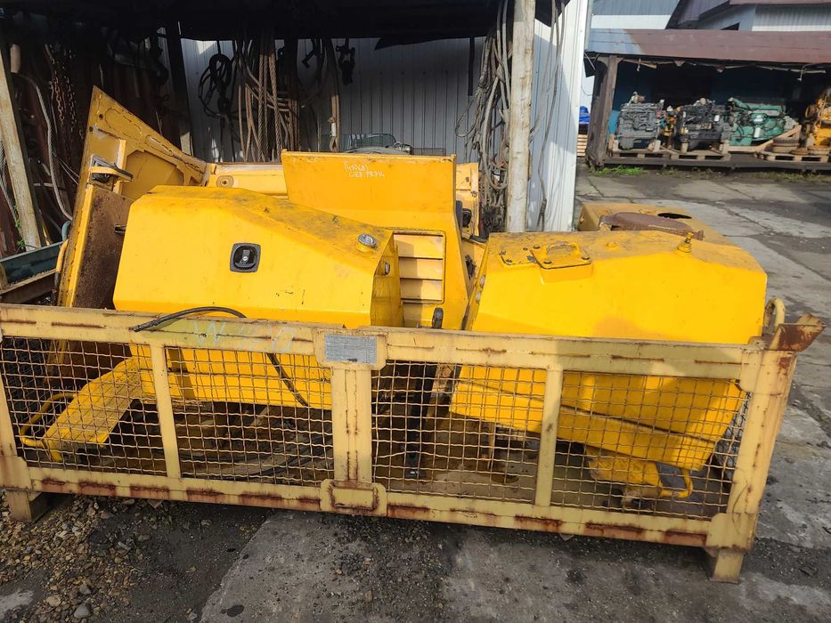 Oblachowanie, obudowy filtrów, tłumik, drzwiczki, klapy Liebherr PR734