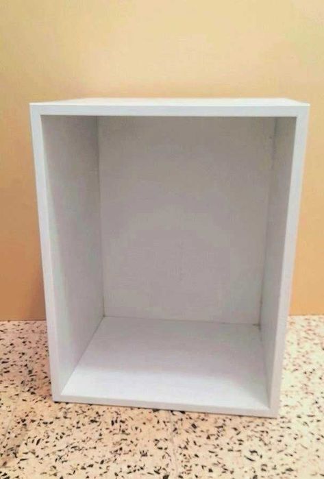Mesa de Cabeceira / Estante / Nicho