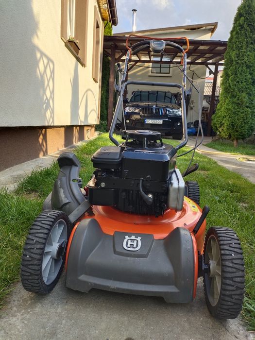 Бензинова самохідна газонокосарка Husqvarna 46cm  Briggs Stratton