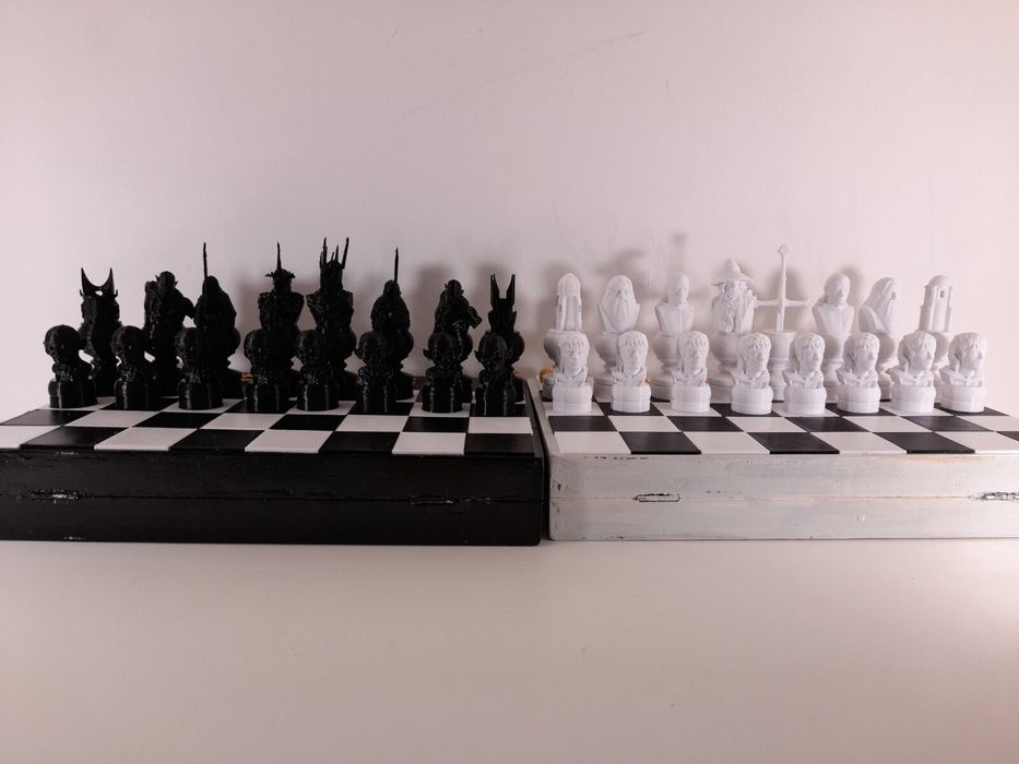 Продам шахи тематика "Володар кілець"