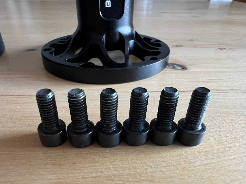 BavarianSimTec S100 - 100mm Preto | Espaçador volante Simracing