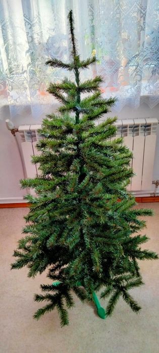 Sztuczna choinka świąteczna ze stojakiem/podstawą