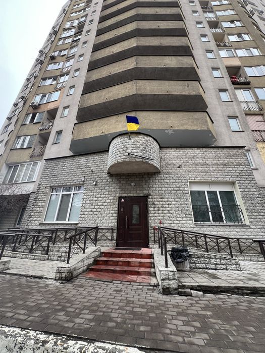 Здам у довгострокову оренду офіс 90 кв.м. Дніпровська набережна 19в