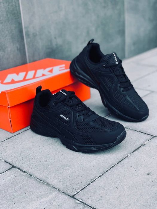 Nike Iniatot Чоловічі кпосівки чорні сітка 40-46 розміри усі в наявності Черные кроссовки сетка все размеры в наличии 40-46