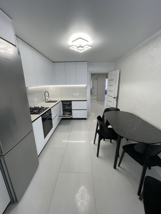 Оренда 2 км квартири на провулку Тарнавського із видом на площу Ринок