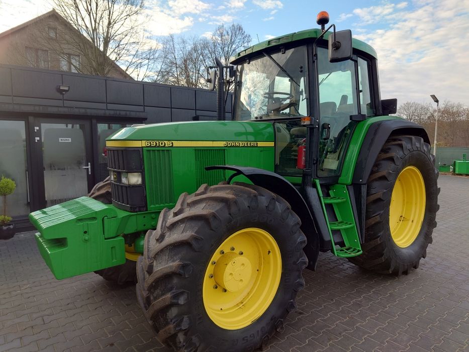 Ciągnik JOHN DEERE 6910 S rok 2002 TLS Pneumatyka PowerQuad 40 km/h
