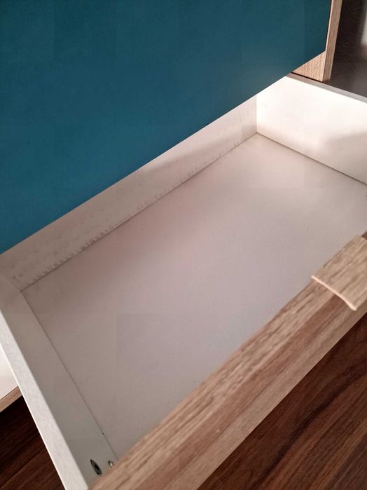 Aparador com 2 portas e 2 gavetas