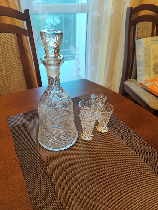 Kryształowa karafka i 4 kieliszki