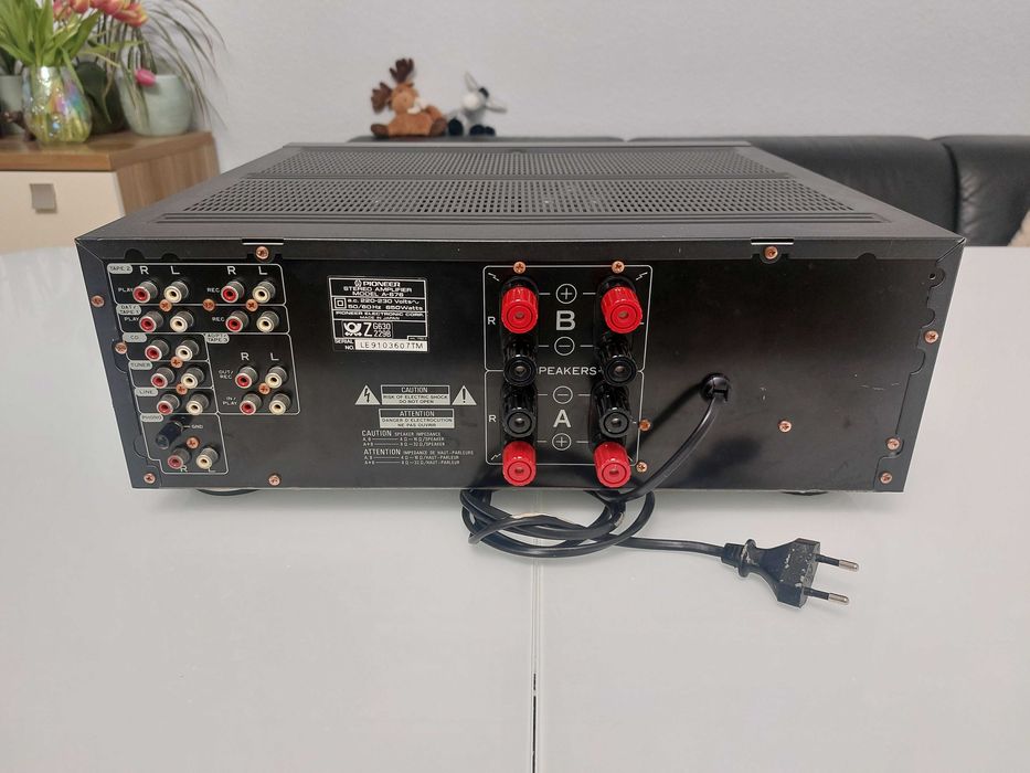 Pioneer A-676 Транзисторный стерео усилитель
