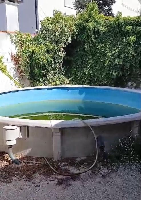 Tenho uma piscina para negociar...
