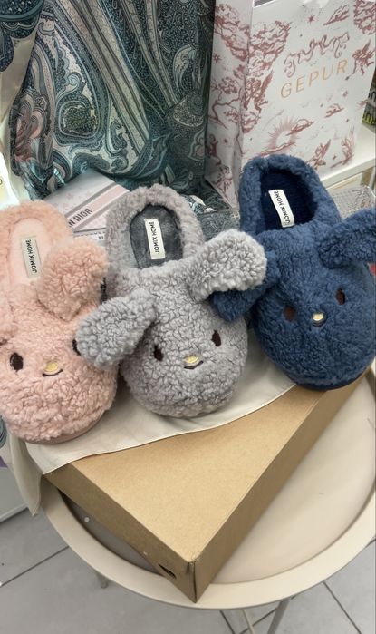 Тапки кімнатні жіночі. Тапочки зайці. Комнатные тапки. Капці домашні