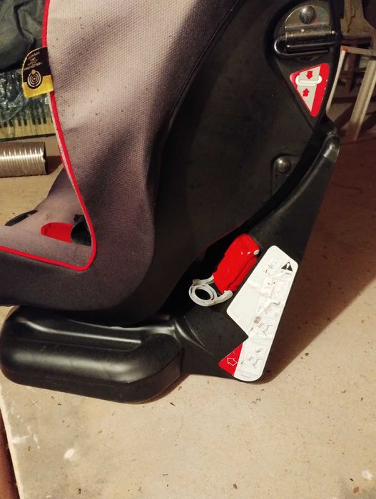 Cadeira GRACO para transportar bebé e criança em carro