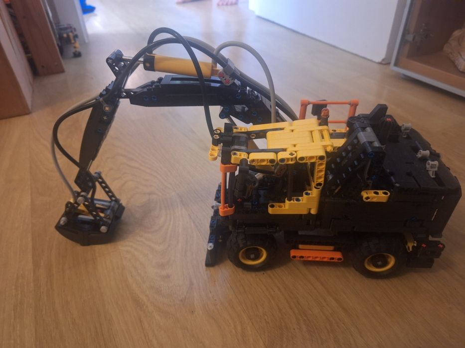 Lego Technic Liebherr 42100, 42008, 42006 e outros