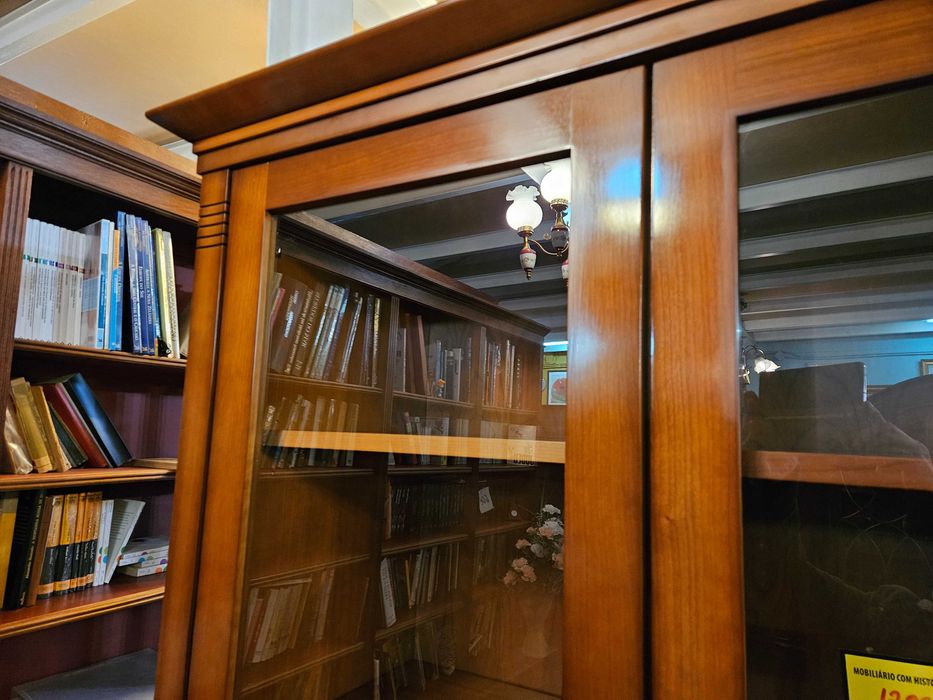 Excelente móvel / estante - Em madeira maciça para sala ou escritór