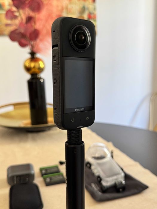Insta360 x3 com capa de mergulho