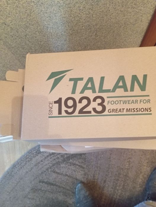 Кросівки військові