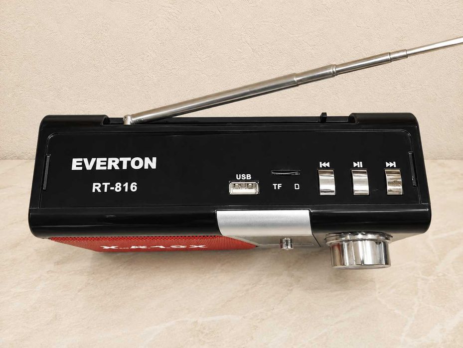 Радіоприймач з mp3 та ліхтарем Everton RT-816 акумуляторний 18650