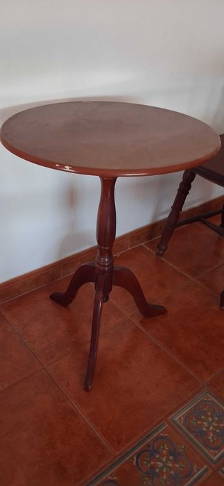 Mesa de apoio redonda