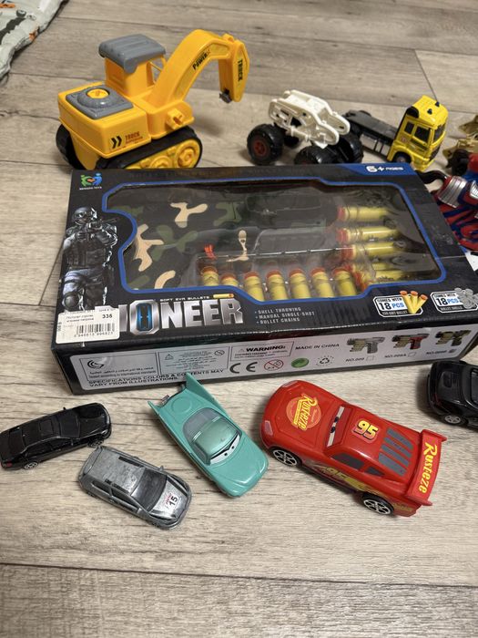 Набір іграшок для хлопчика пістолет hot wheels