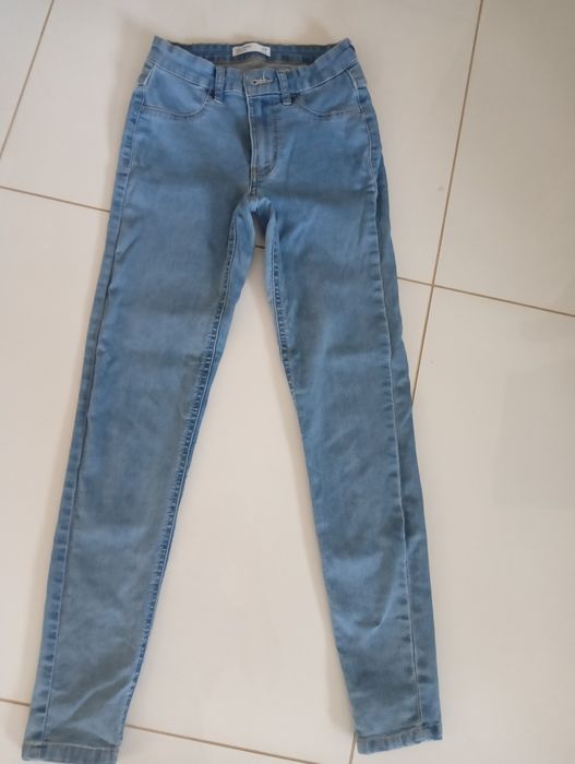 Spodnie dżinsowe lycrą, rozmiar S, cena 13 zł
